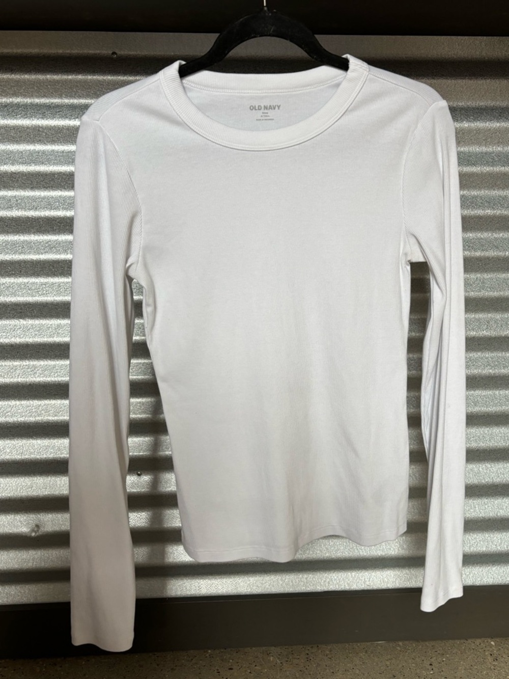 Old Navy White Long-Sleeve Ribbed Tee